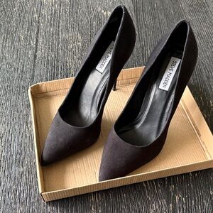 Steve Madden Daisie Black Pointed-Toe Suede Pumps